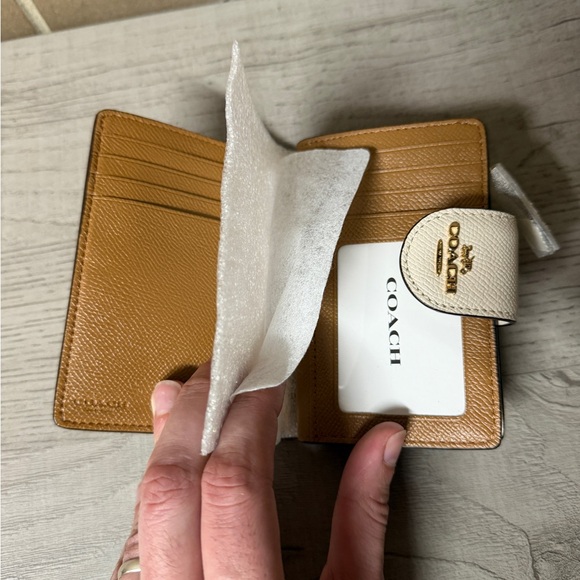 Coach Cream Women's Wallet - Picture 5 of 7